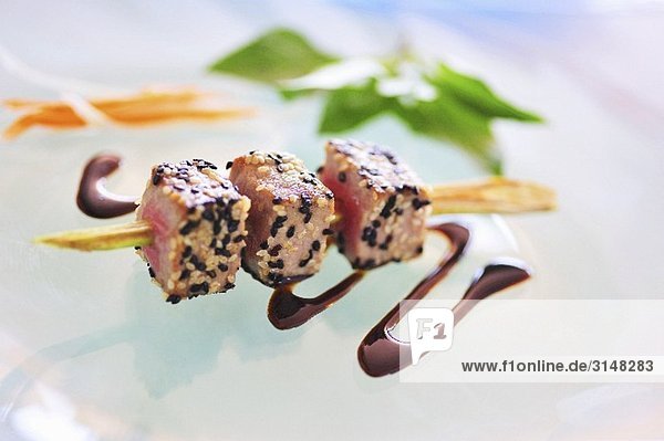 Thunfisch-Spiess mit Balsamico