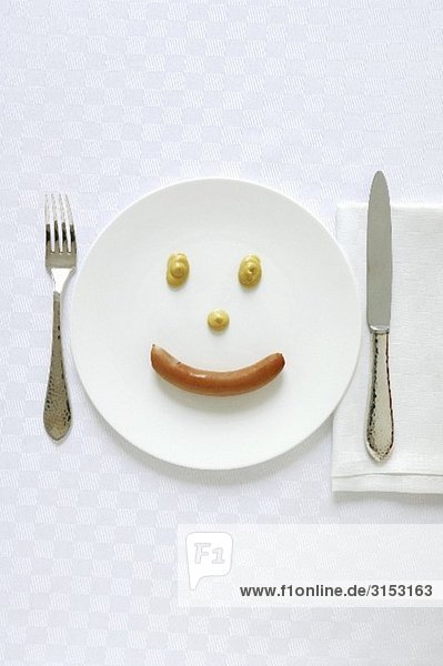 Lachendes Gesicht aus Wiener Würstchen mit Senf
