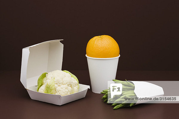 Food-Konzept frische Lebensmittel in Fast-Food-Behältern