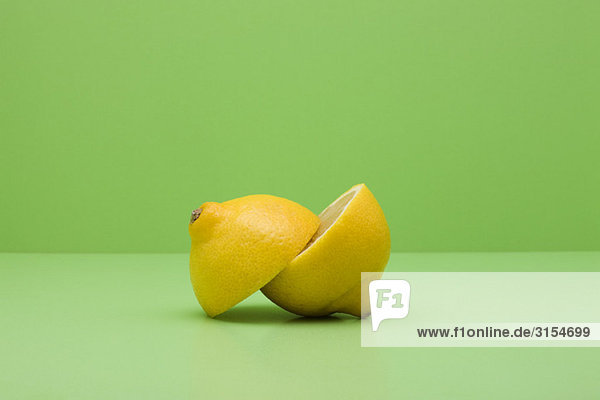 Zitrone  halbiert