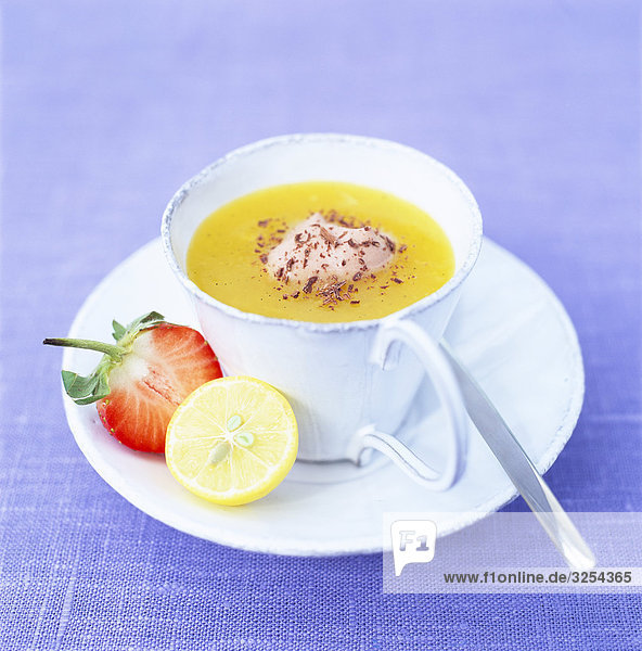 Orange-Suppe mit Schokoladencreme  Schweden.