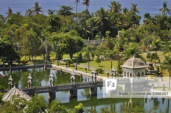 Asien  Indonesien  Bali  Puri Taman Ujung  Wasserpalast  erhöhte Ansicht