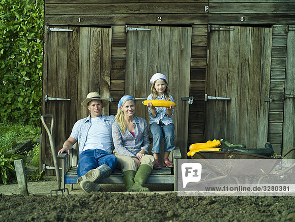 Ein Familienporträt im Kleingarten