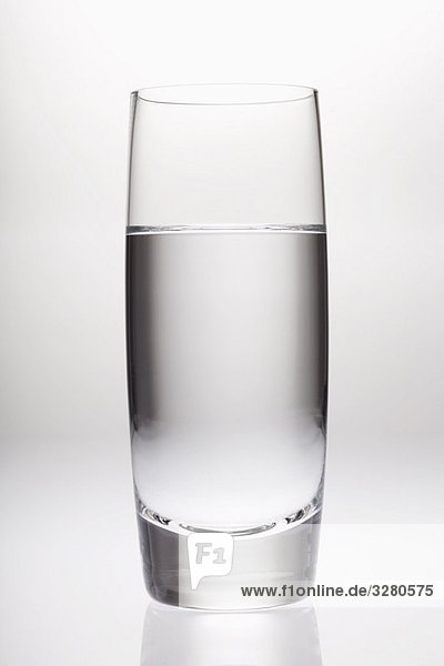 Glas sauberes Wasser