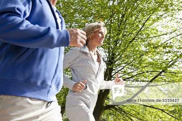 Jogging für Paare mittleren Alters
