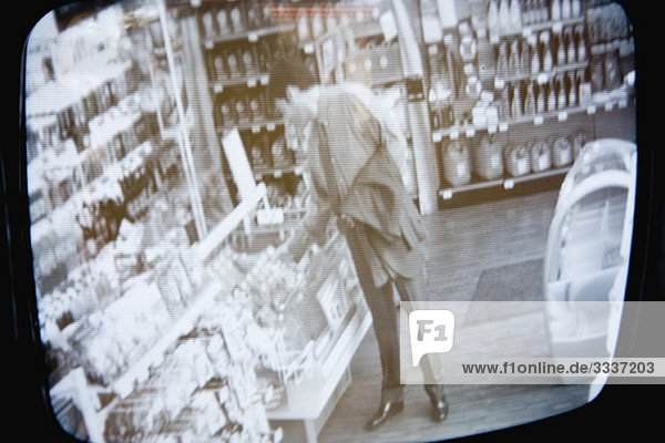 Kundenbrowsing im Convenience Store  Bilderfassung mit Überwachungskamera