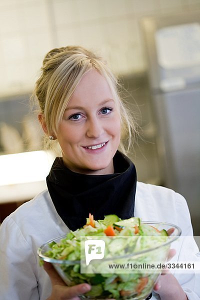 Portrait eines jungen weiblichen Kochs  Schweden.
