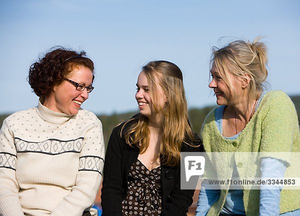 Portrait von Reifen Frauen und ein Teenagerin  Schweden.