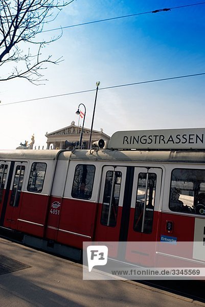 Eine Straßenbahn in Wien  Österreich.