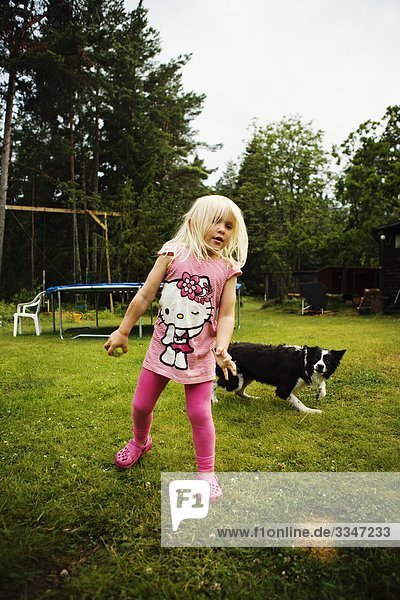 Hund Garten Mädchen spielen Schweden
