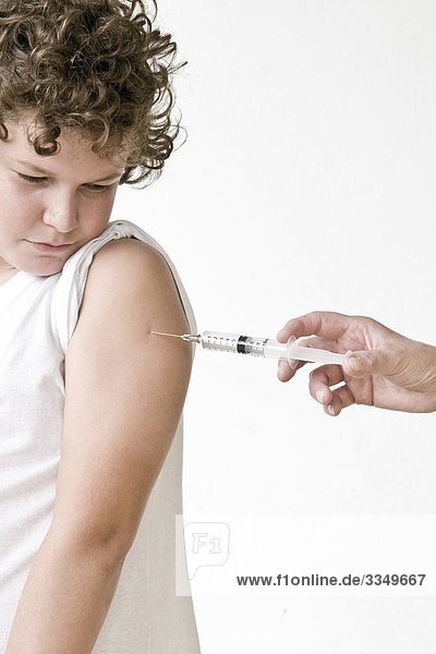 Boy mit Injektion
