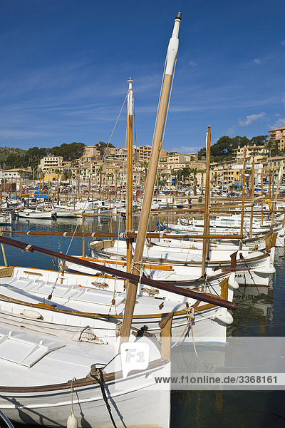 Fischereihafen Fischerhafen Hochformat Hafen niemand Dorf Jachthafen Urlaub Mallorca Balearen Balearische Inseln Mittelmeer Spanien