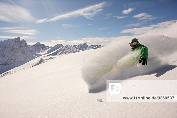 Berg, Winter, Snowboard, Snowboarding, Geschwindigkeit, Mensch, Kanton Graubünden, Tiefschnee, Schnee, Schweiz, Wintersport
