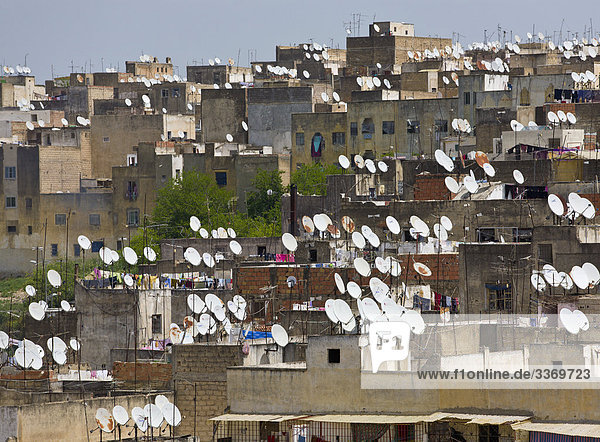 Nordafrika Fès Fez Dach Gebäude niemand Großstadt Querformat Essgeschirr Ansicht Telekommunikation Afrika Fes Marokko