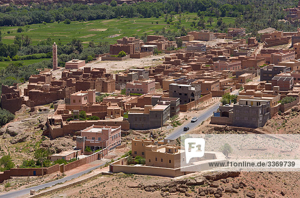 Berg Gebäude Landwirtschaft niemand Tal Stadt Querformat Dorf Feld Kasbah Marokko Schlamm