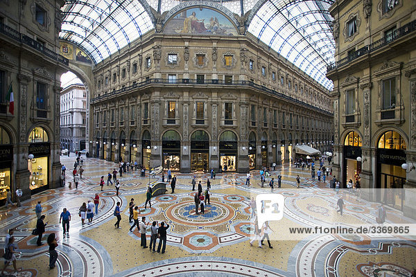 10871915  Italy  Lombardy  Milan  Milano  Vittorio Emmanuelle Galleria  shopping  shopping  holidays  travel