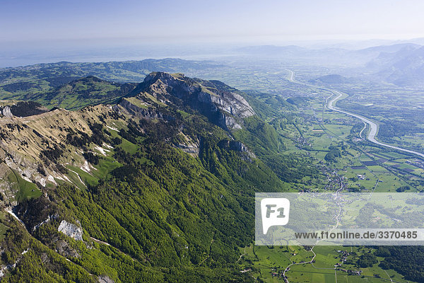 Landschaftlich schön landschaftlich reizvoll Berg fliegen fliegt fliegend Flug Flüge Vogelperspektive Natur Alpen Erhöhte Ansicht Aufsicht Luftbild Rheintal schweizerisch Schweiz