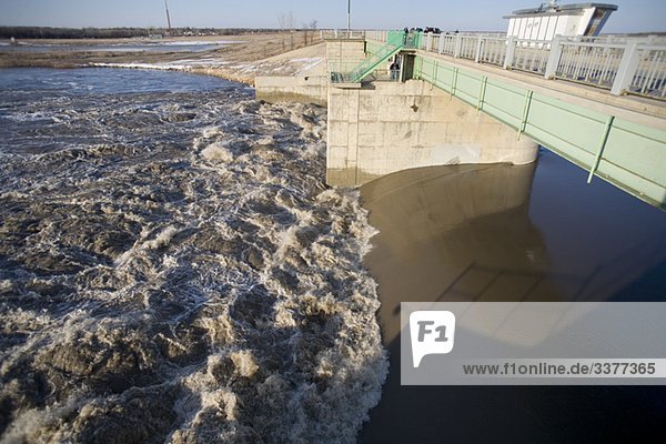 Schleusentore am südlichen Teil des Red River Floodway  Winnipeg  Manitoba