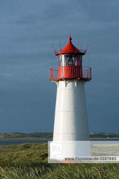 Leuchtturm an der Küste von List  Sylt  Deutschland
