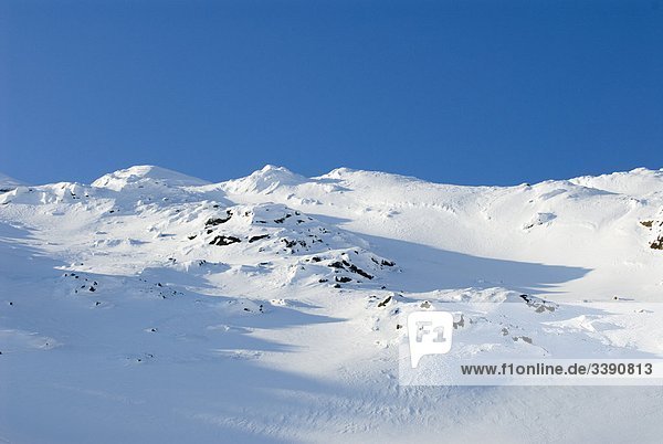 Eine Berglandschaft im Winter Schweden.