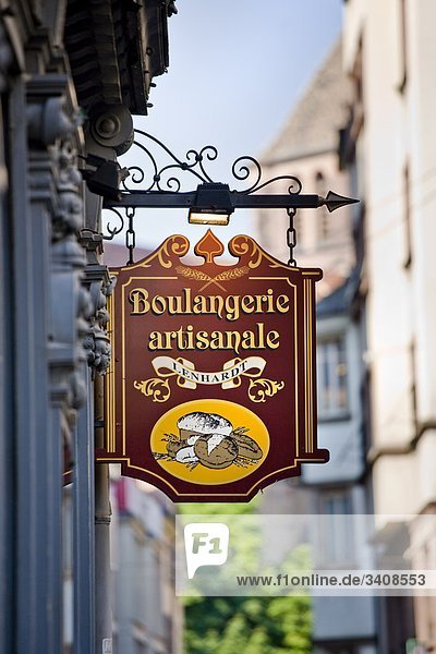 Ladenschild einer Bäckerei  Straßburg  Frankreich  Flachwinkelansicht
