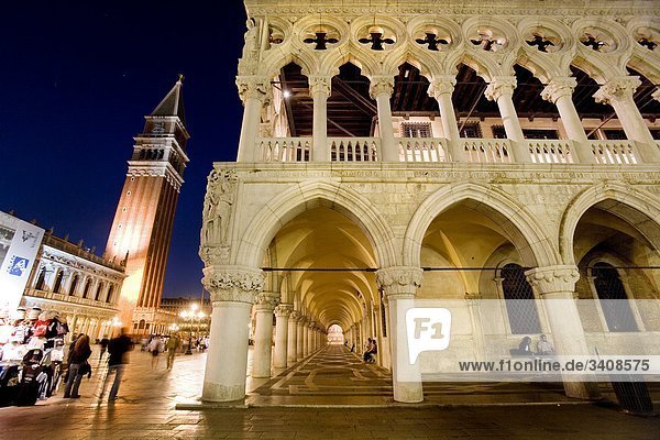 Dogenpalast und Campanile  Venedig  Italien
