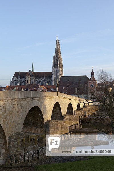 Steinerne Brücke  Regensburg  Deutschland