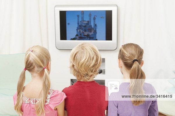 Kinder beim Fernsehen