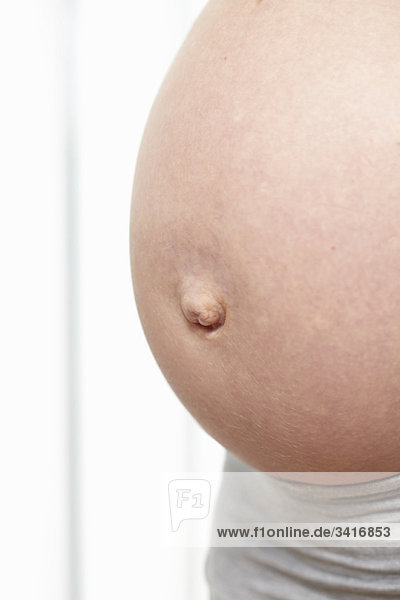 Ein schwangerer Bauch
