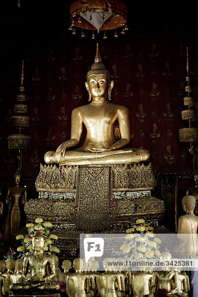 Buddhaskulpturen in einem Tempel  Bangkok  Thailand