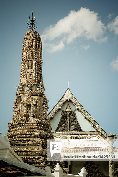 Pagode in Bangkok  Thailand  Flachwinkelansicht