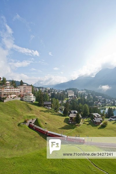 Schweiz  Graubünden  Eisenbahn  Arosa im Hintergrund