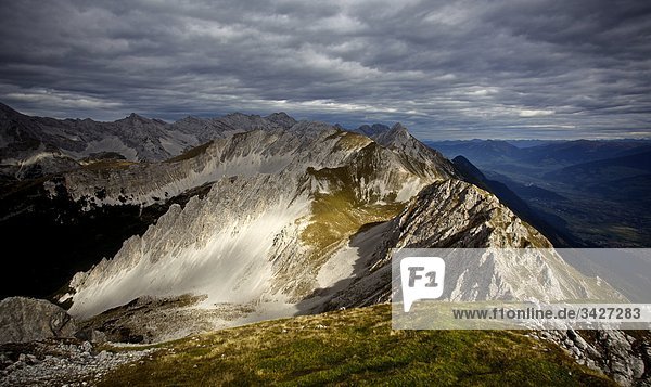 Karwendelgebirge  Tirol  Österreich  Erhöhte Ansicht