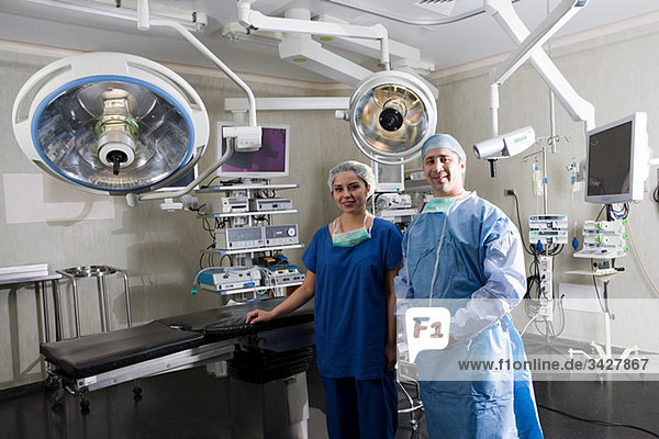 Chirurgen im Operationssaal