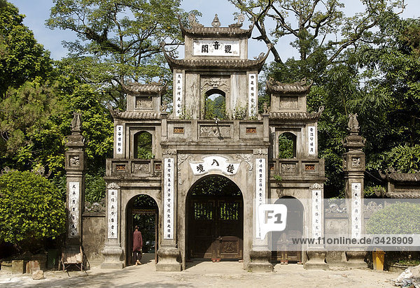Eingang zu einer Tempelanlage  Vietnam