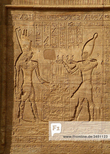Relief an einer Wand  Horus Tempel  Edfu  Ägypten  Detail