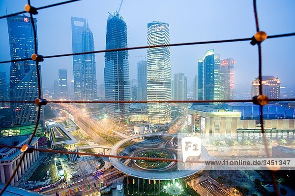 Blick vom Oriental Pearl Tower auf das Bankenviertel  Shanghai  China  Erhöhte Ansicht