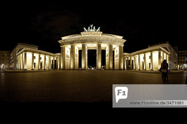 Brandenburger Tor bei Nacht  Berlin  Deutschland  Europa