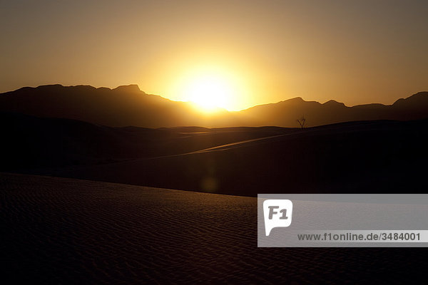 Sonnenuntergang im White Sands National Monument  New Mexico  USA