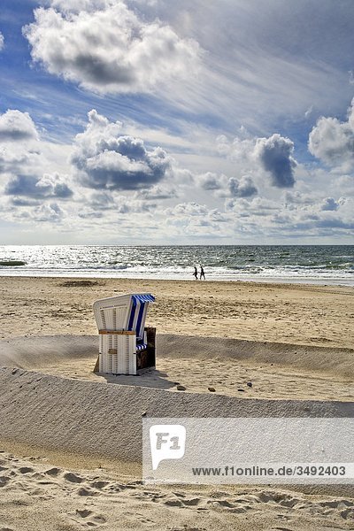 Strandkorb am Strand in Kampen  Sylt  Deutschland  Erhöhte Ansicht