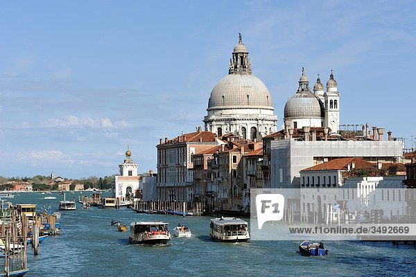Canale Grande und Santa Maria della Salute  Venedig  Italien  Europa