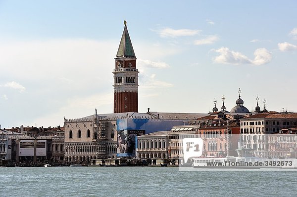 Markusturm und Dogenpalast  Venedig  Italien  Europa