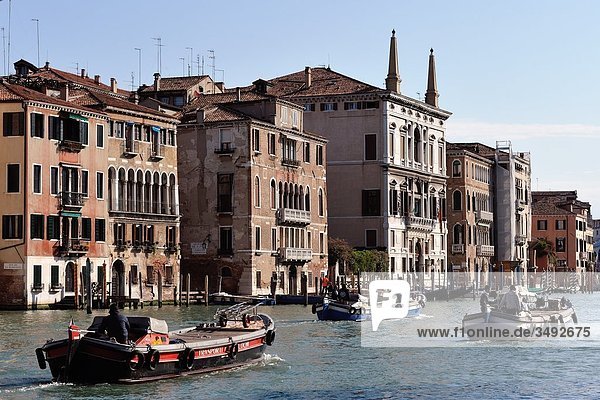 Boote auf dem Canale Grande  Venedig  Italien  Europa