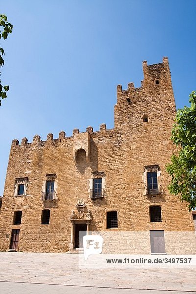 Castillo de la Bisbal  Antiguo Palau dels Bisbes de de Girona Románico y gótico España  Catalunya  provincia de Girona  Baix Empordà  La Bisbal d´Empordà