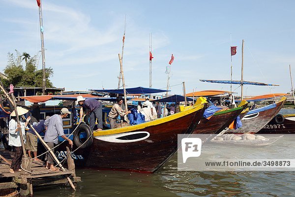 Vietnam  Hoi An  the river market