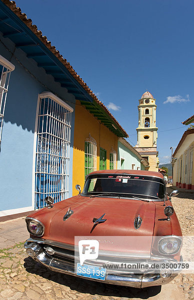 Oldtimer auf der Straße  Trinidad  Kuba