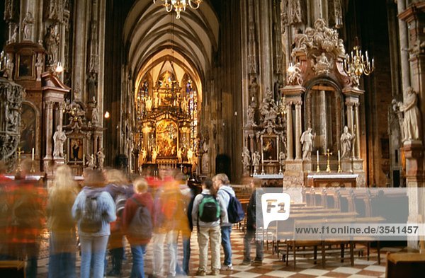 Touristen Kathedrale in Bewegung