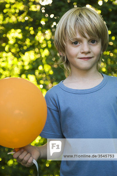 Junge mit Ballon  Portrait
