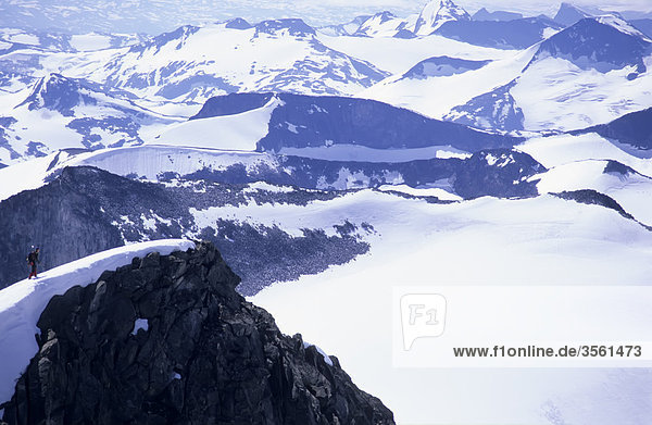 Sicht auf schneebedeckte Berge