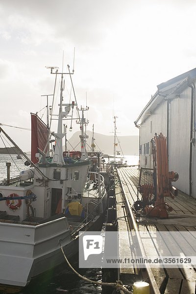 Skandinavien  Norwegen  Fischerboote am Meer